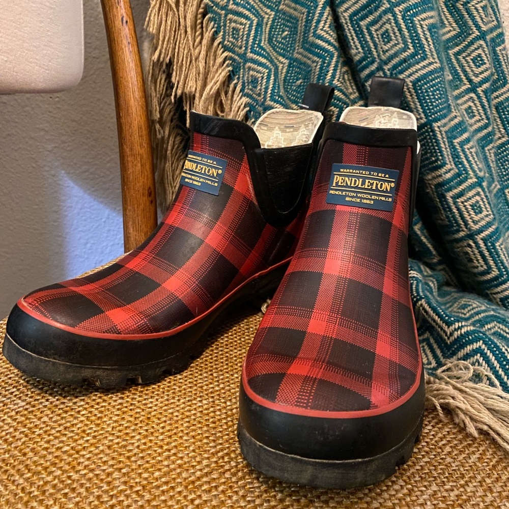 Pendleton Black and Red plaid Boots